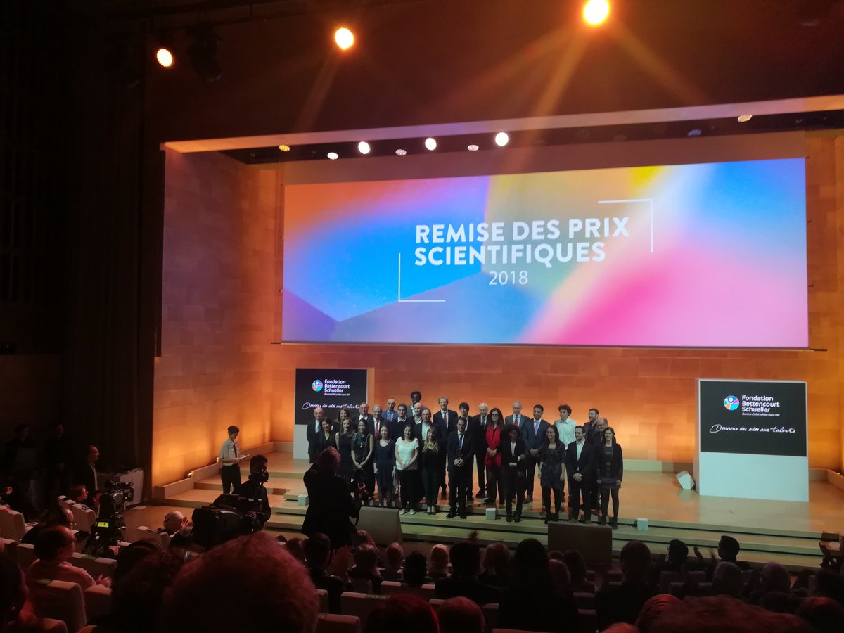 EloScicomm's tweet photo. Et hop une photo de famille avec tous les lauréats des Prix scientifiques de la Fondation Bettencourt Schueller #fbs2018 https://t.co/7pduemUHxh