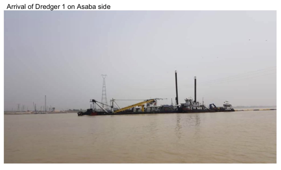 Dredger don land Asaba Side. Keep in mind there are multiple work sites for the construction: Onitsha and Asaba ends.And then there’s a Construction Yard in Onitsha where stuff like precasting (concrete) and fabrication are going on.Flooding delayed Asaba-end work for a bit.