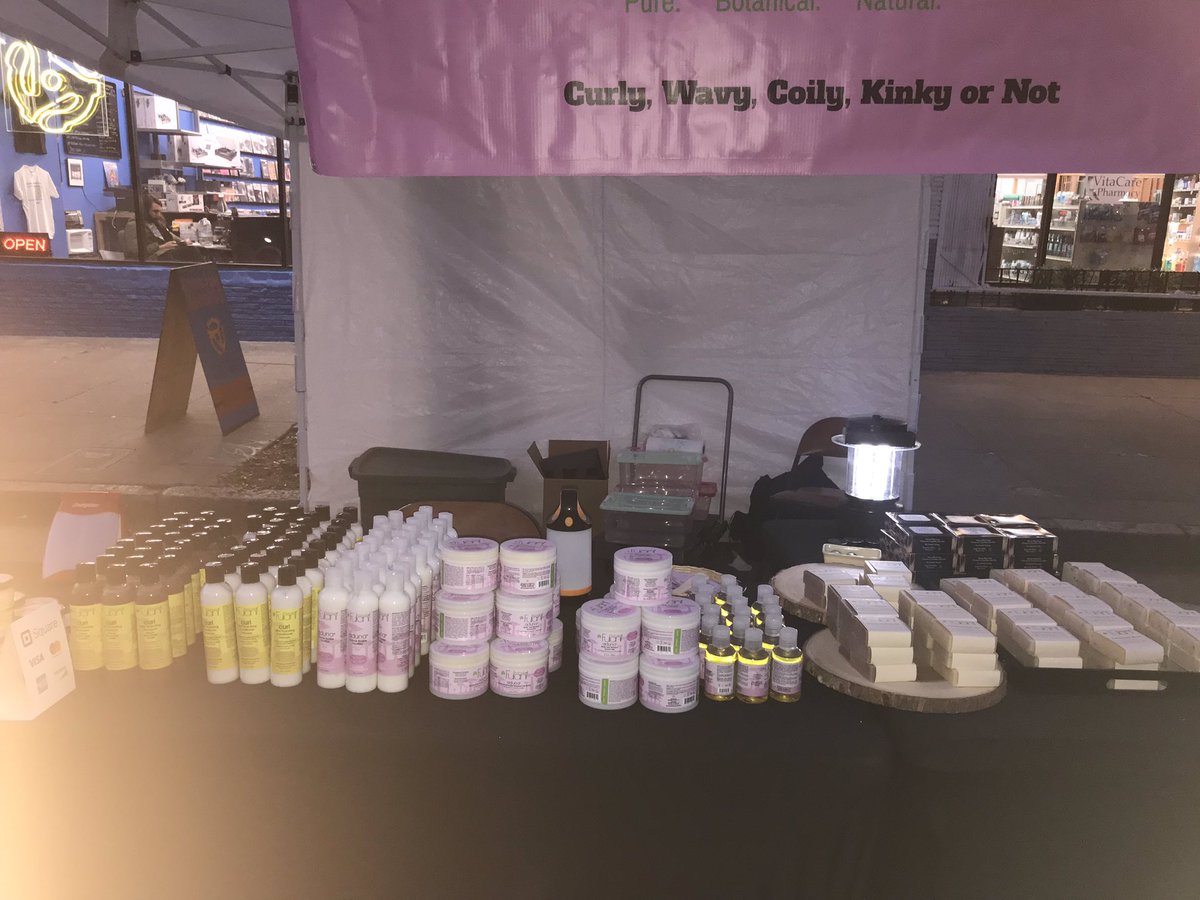 botanicfulani's tweet photo. Botanic Fulani was well represented. Thanks 🙏🏿 to all the people that stop by to buy and ask questions. ❤️❤️ #blackgirlmagic 
#mynaturalhairisdope #naturalhairdreams #naturalchixs #4chairchicks #healthy_hair_journey #protectivestyles #kinky_chicks1 #Oakland #oaklandfirstfriday https://t.co/DY31mi5wBT