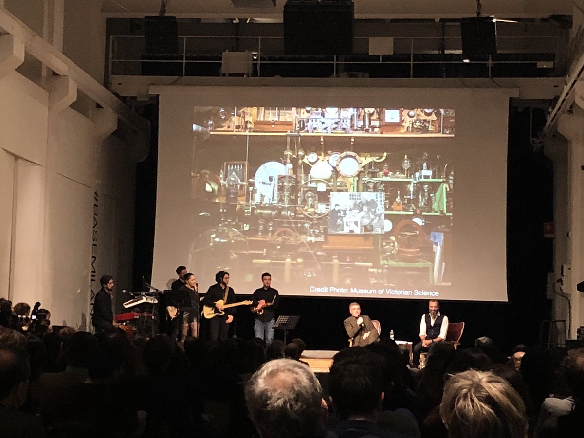 “Un certo tipo di educazione scientifica forma il cittadino”, dice <a href="/StefanoMoriggi/">Stefano Moriggi</a> #NessunLuogoèLontanolive #FuoriCampo <a href="/cri_milano/">Croce Rossa Milano</a> <a href="/Radio24_news/">Radio 24</a>