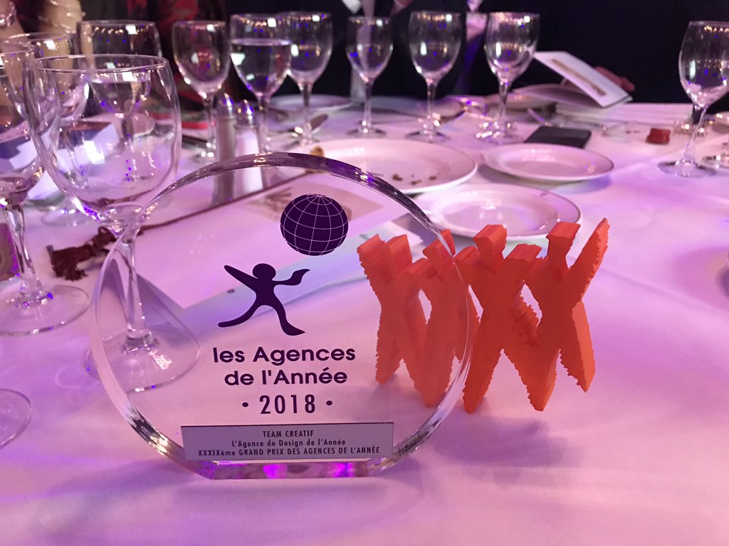 Team_Creatif's tweet photo. C’est une grande fierté de recevoir pour la 5ème fois le Grand Prix d’Agence de l’Année! Il est à partager avec nos 300 collaborateurs et nos clients en France et à l’étranger et souligne l’importance du design comme levier de croissance #DesignMakesEveryDayBeautiful https://t.co/qrCFgtZVbJ