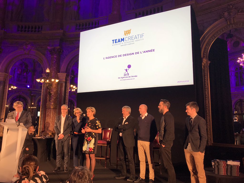Team_Creatif's tweet photo. C’est une grande fierté de recevoir pour la 5ème fois le Grand Prix d’Agence de l’Année! Il est à partager avec nos 300 collaborateurs et nos clients en France et à l’étranger et souligne l’importance du design comme levier de croissance #DesignMakesEveryDayBeautiful https://t.co/qrCFgtZVbJ
