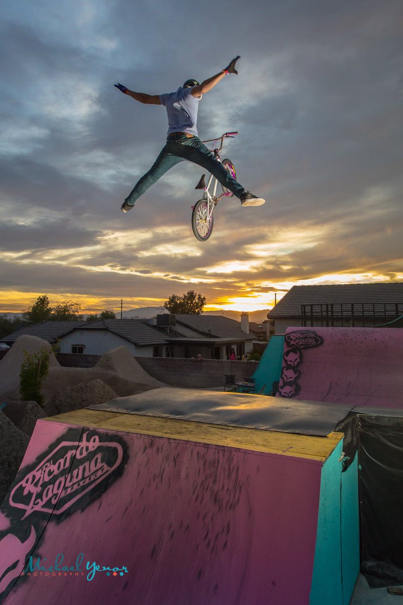 Ricardo_Laguna's tweet image. What’s going on this week with ya? Bc nothing is what’s going on at @rlsbackyard 
•
•
•
#bmx #ridaz #vegas #RLsBackYard 📸 @myenorphoto #backyardskatepark #photooftheday #boxjump #reso #cloudsofinstagram #sunrisemanor #skatelite @ridetsg #ridetsg