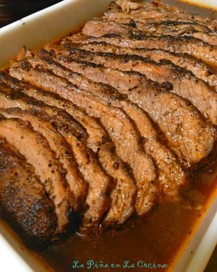 Easy Braised Beef Brisket! #brisketrecipes #holidaymenu 
pinaenlacocina.com/2017/01/23/eas…