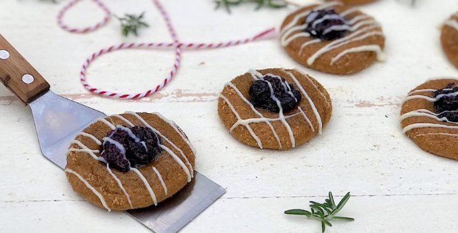 Keep the #holidaytreats simple & delicious this year w #gingerbread thumbprint 
#cookies with #wildblueberry chia seed jam #recipe via @MKHandbook @WildBBerries #wild #holidaymenu #holidaybaking wildblueberries.com/blog/wild-blue…