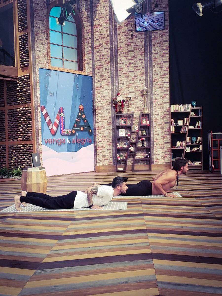amastv's tweet photo. Hoy en @VengaLaAlegria el gran ilusionista @MatiasRace, se puso en manos del mejor maestro de yoga @ALEJANDROMALDO para aprenderlas. 😉😎 

Además, hoy tendremos un programa de lujo con #SeptimoSentido en punto de las 10:00pm. 👏🎩⏰ https://t.co/JywIH9yGAD