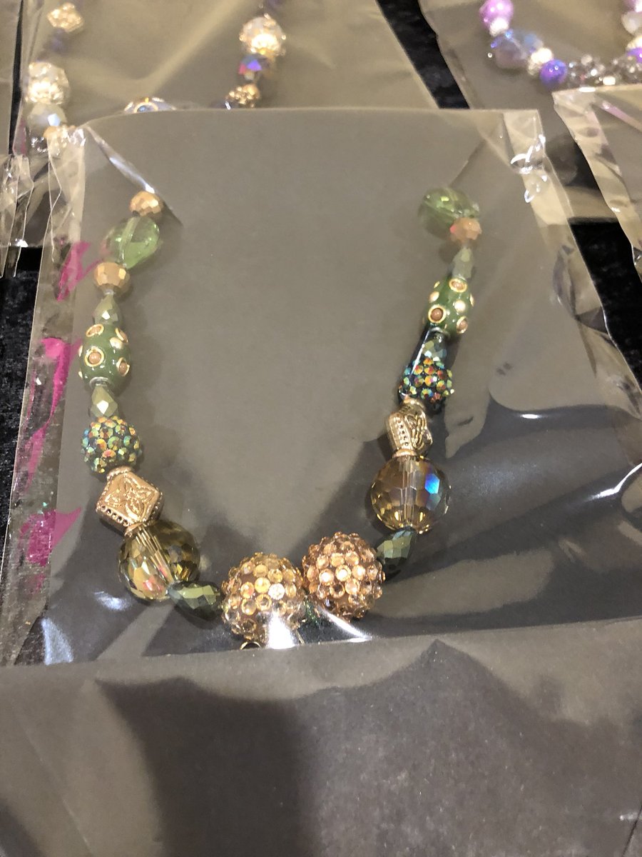 AlloraMollyM's tweet photo. Jewelry is handmade by my friend and her daughter. I personally have a couple of her pieces and they are gorgeous and timeless pieces. Come on down to Nora Commons on the Monon retirement complex for last minute Christmas gifts or something for yourself. We are here from 2-4:30. https://t.co/LNNn8UUu8s