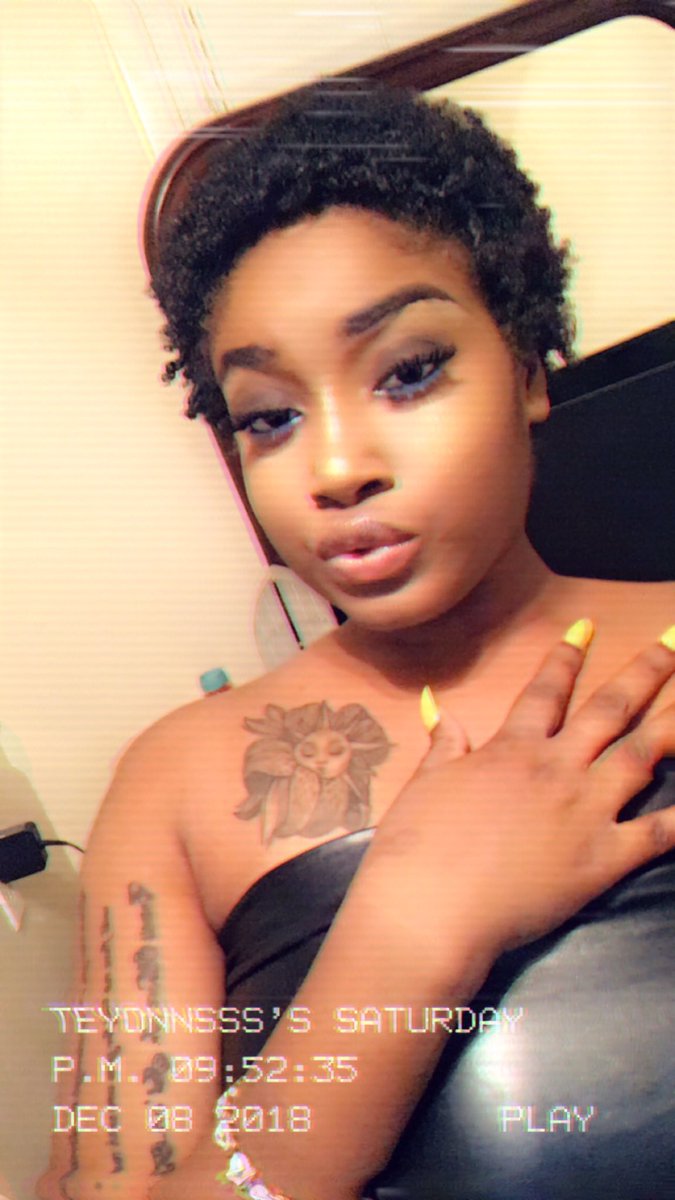 teyonnce's tweet image. Alexa play more than money Queen Key 💚 #keyper