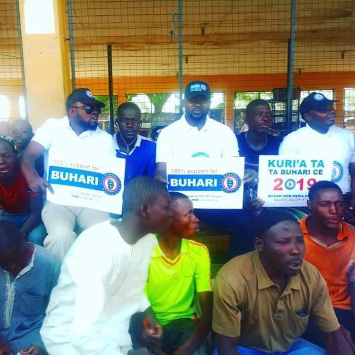 Omar_faruq3's tweet photo. Together We can move to the next level
team of #BNMCVolunteers Bauchi State Chapter visited the Poultry House at muda Lawal Yan kaji Bauchi, contructed by PMB in Bauchi State.
#BabaIsWorking
You can join us https://t.co/iCKmFMIOEb https://t.co/47fT8tCz8L