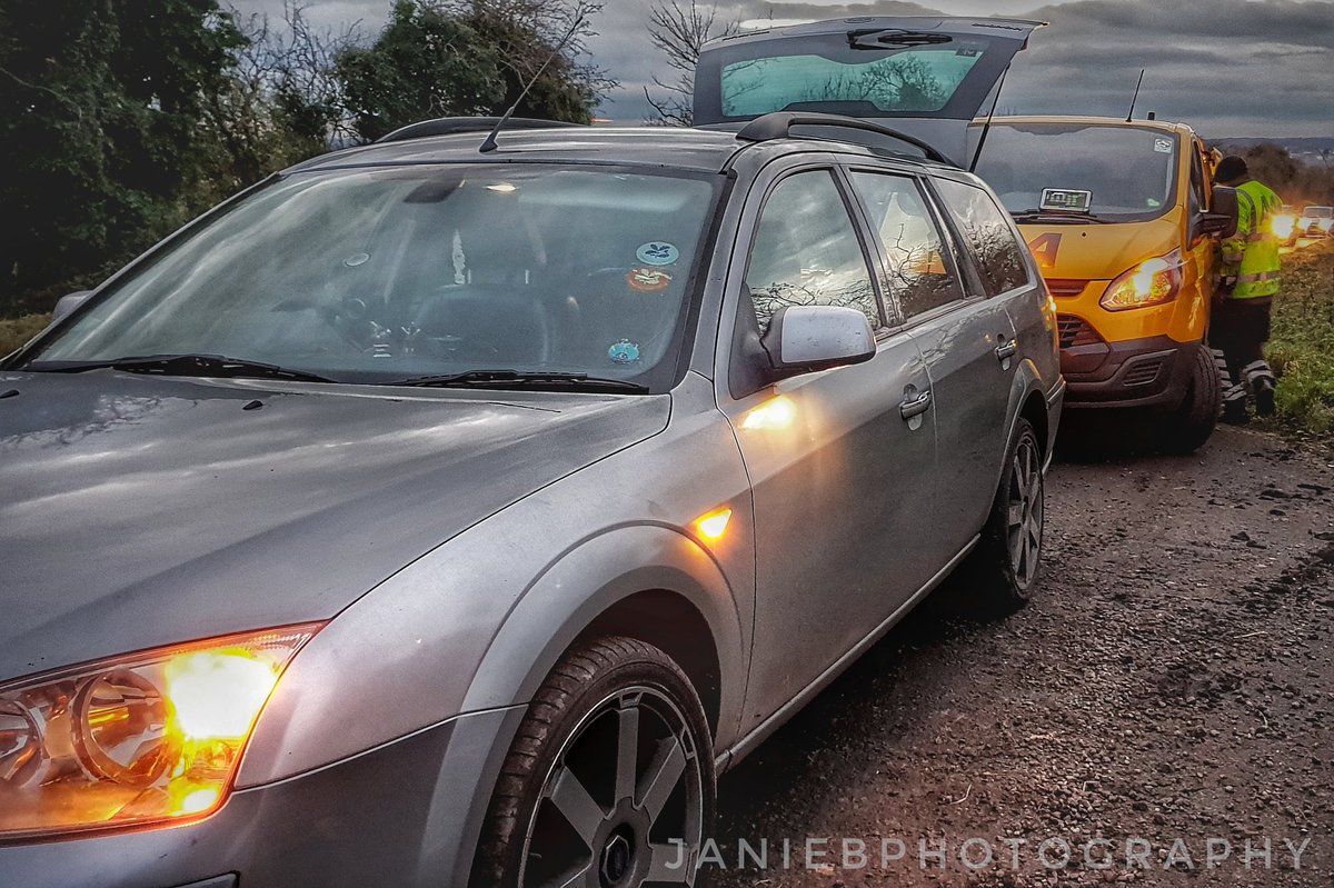 Photo_girl61's tweet image. 344/365

'Having A Breakdown' 

Well! This wasn't supposed to happen! 😕
Thanks to Ian the very lovely #aabreakdown man for towing us to safety! My #hero Bro for repairs he will do to get us back on the road and my wonderful daughter for picking us up! 😍
#breakdown
#poorlycar