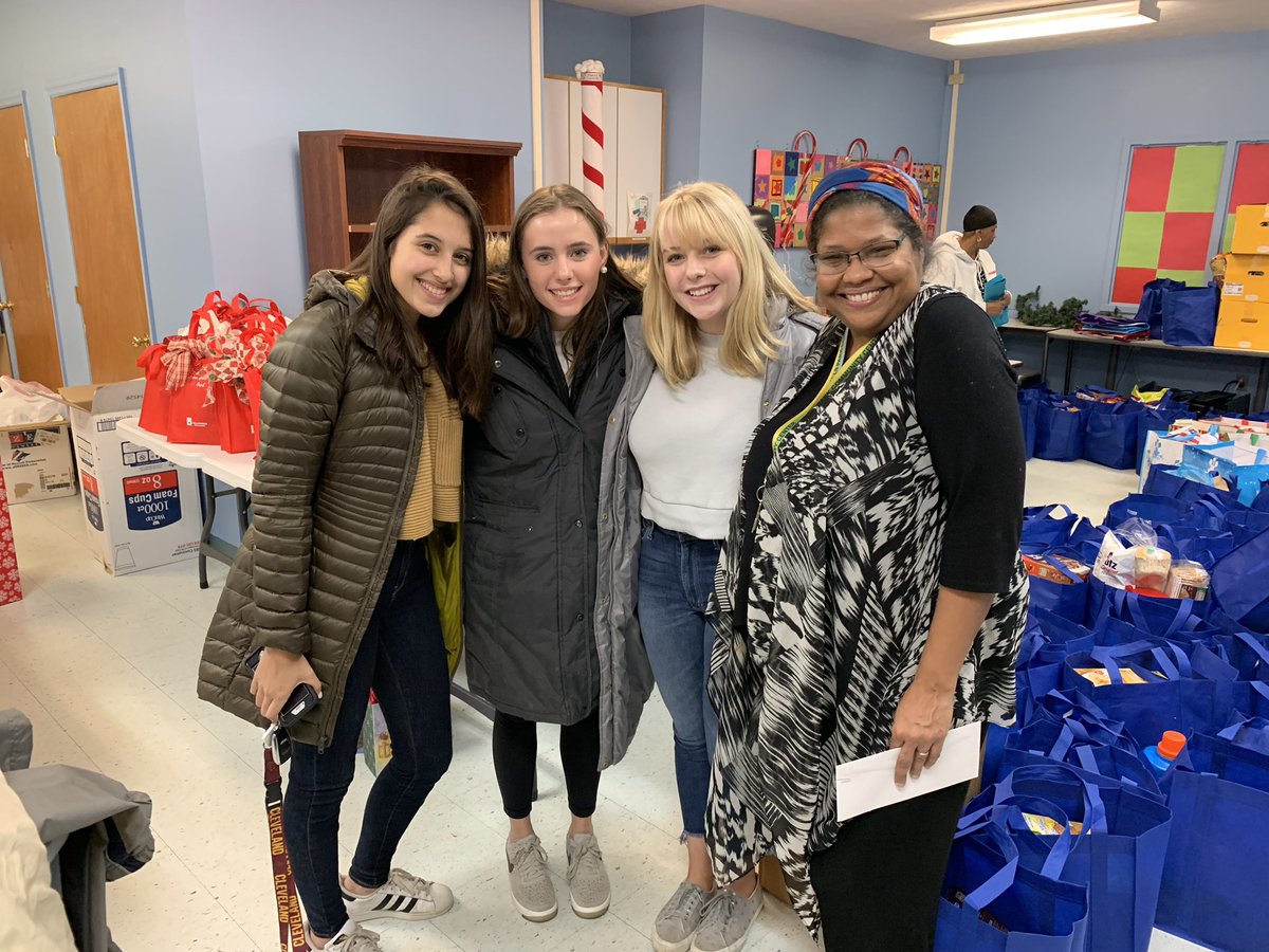 Hunt_EdLeader's tweet photo. @CF_Supers dropping off $700 donation to help Chagrin Falls Community Center - #youngpeoplemakingadifference #missionpossible #cfevs https://t.co/SwTK2L4zPV