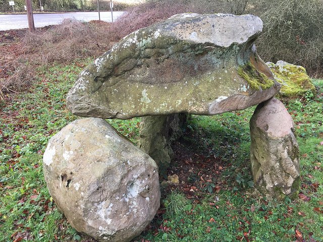 muninnherself's tweet photo. #dailymegalith 19th century Monument to a Horse #Bramdean #Hampshire (2018) https://t.co/RgFEuOYrgi