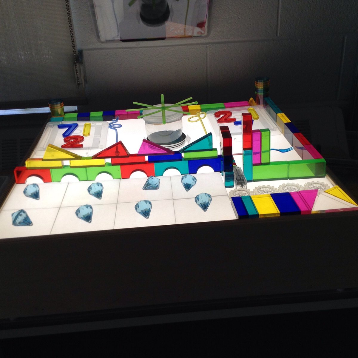 hrpsmakers's tweet photo. Grids, shapes, lines, colour....so much learning at the light table😀 https://t.co/Lh7XOvP50o