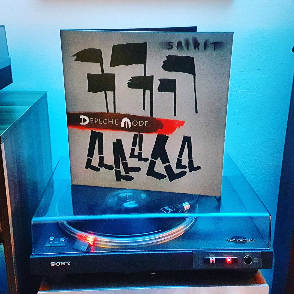 erikvrijdenker's tweet photo. #DepecheMode #spirit #whereistheRevolution #nowplaying #Vinyl #vinylrecords #vinyladdict # https://t.co/YIM1n2WsVi