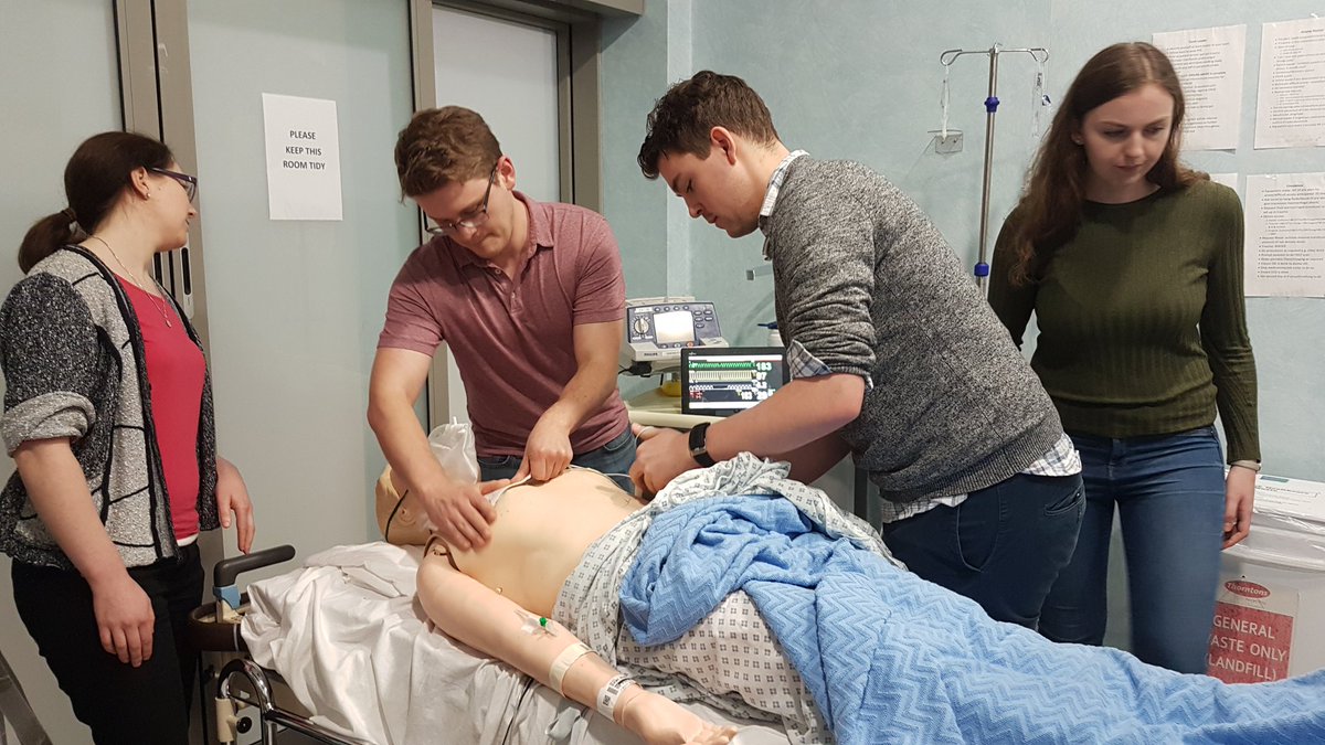 LeahFlanagan19's tweet photo. What exams?🤔 #SimWarsTraining #TheFunDontStop shout out to @edsvuh @SVUHTrauma for another great run through. 😎 https://t.co/9V2ckHYXo5