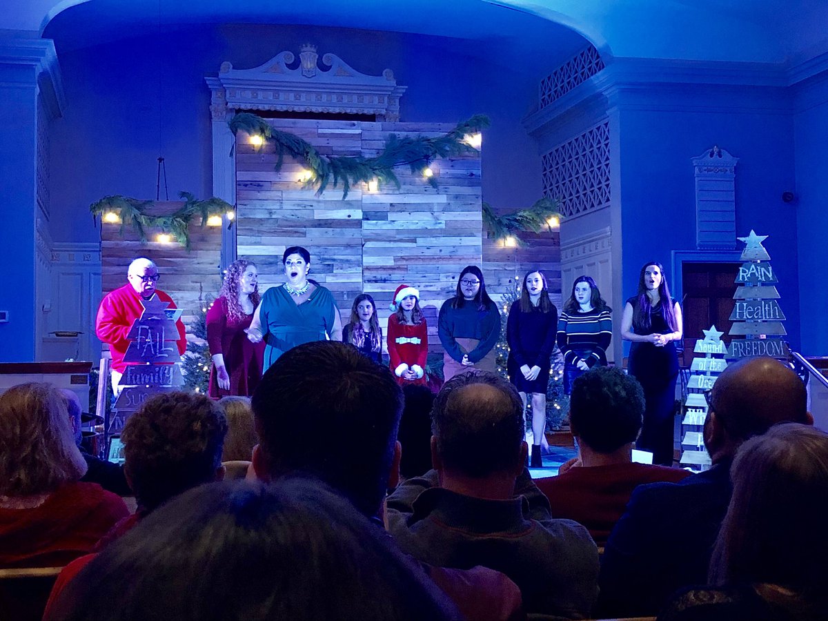 divabethDumont's tweet photo. Fabulous night for #dumontst #hfhDumont with amazing artists and fabulous audience! #teddycoluca #johncariani #friendsrthebest #family https://t.co/9HRDJWpli5