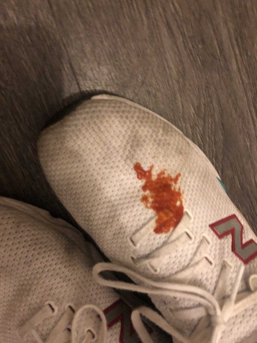 _lmrtn's tweet photo. Si vous pensiez avoir une vie de merde sachez que mon tube de sauce tomate a explosé du mauvais sens https://t.co/n9RHXuD5NG