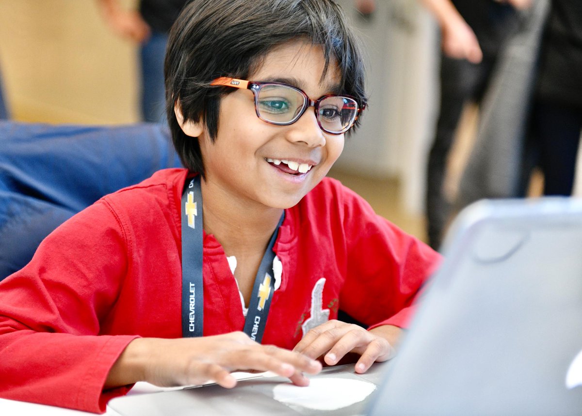 GMcanada's tweet image. #STEM education is driving the future of mobility. That's why we partnered with @ChevroletCanada & @Learningcode over the weekend for a coding event in Markham. Attendees got a glimpse into the world of self-driving vehicles & participated in a fun coding challenge! #clcCodeWeek