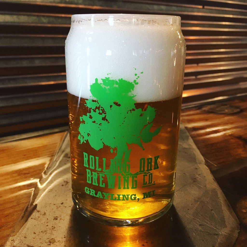 rollingoakbrew's tweet image. Monday Beer!
.
.
Do you look at the glass half full or half empty?
Stop in today and we’ll be sure to fill you up!! Open 2-10pm
#mondays #rollingoak @MILocalHops #MiLocalIPA #cheers #stopin #fillmeup #beerfoam #ipa #tasty #brew