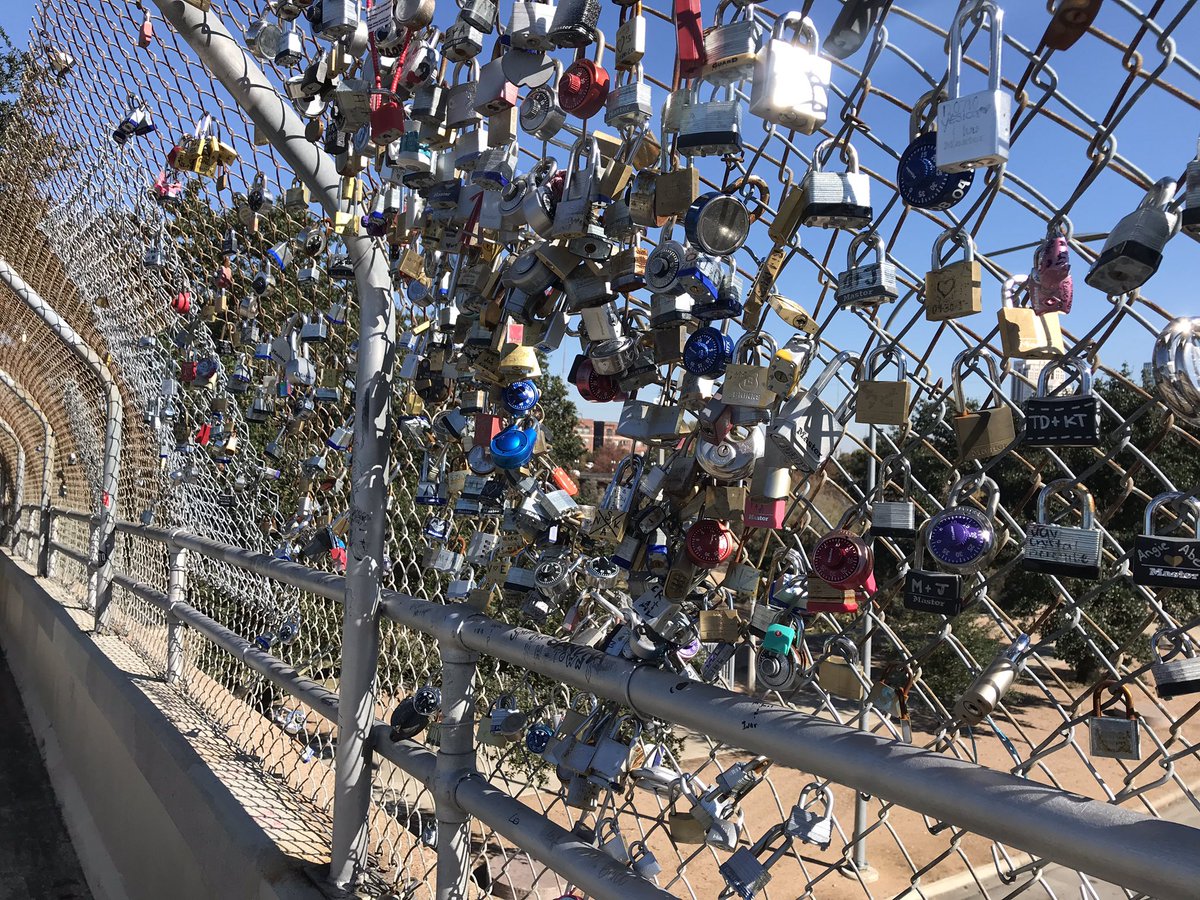 ambertreybig's tweet image. Houston, you’re pretty neat. #MRWA #lockbridge #downtown #houston