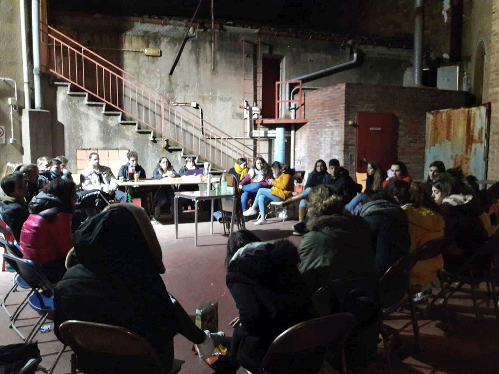 esplaisMCECC's tweet photo. 📣 Ara mateix @zona12mcecc està reunit a @EsplailaBranca! Estan fent la valoració de la celebració del #DUDI, analitzaran el pressupost d'aquest curs, decidiran la formació de zona segons les necessitats i també seguiran teixint la trobada per grups!🙌#SomMoviment #esplaisMCECC https://t.co/eCpFtsH6AU