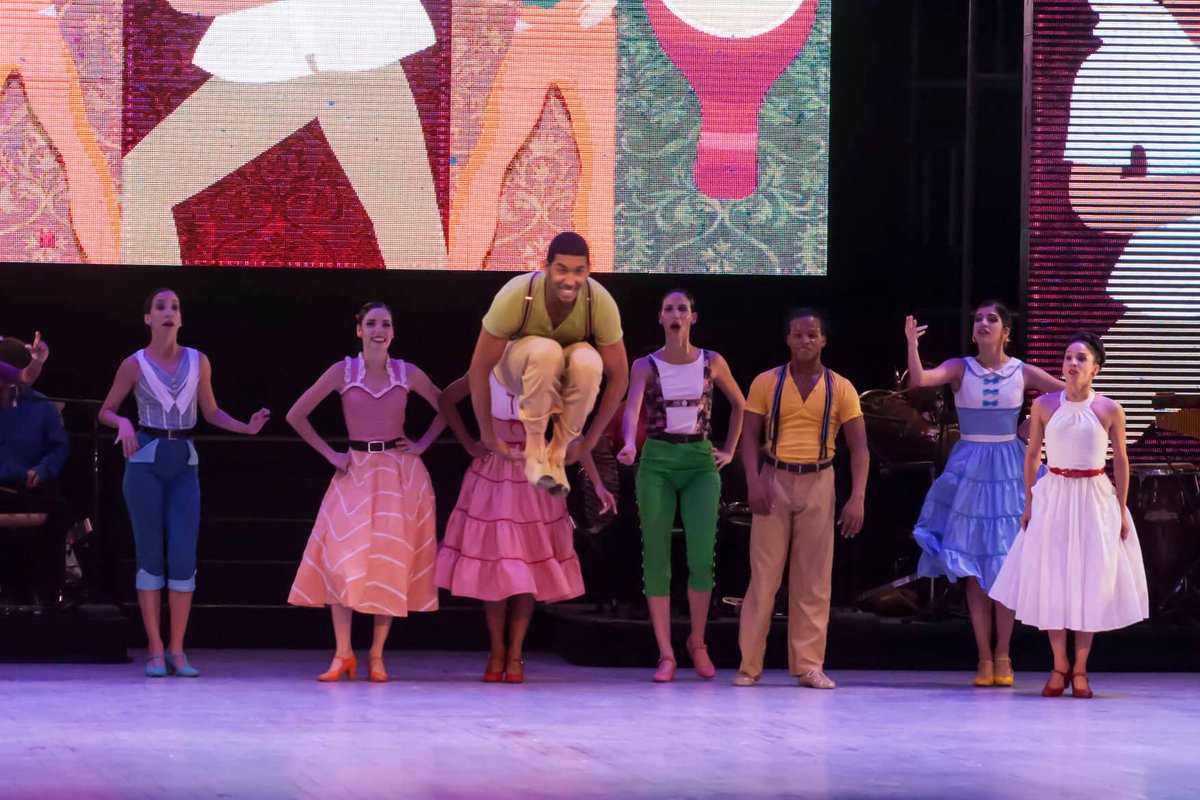 LiztDanceCuba's tweet photo. #Bailarines #MaleDancer protagonistas del "rumbón"
📸: Buby Bode
#LiztAlfonsoDanceCuba  #LADC #cubavibra #fusiondance #danza #dance #boysofballet #balletboys  #onstage #dancers #dancing #livemusic #thatre #choreography  #flexible #Cuba #Havana @LiztAlfonsoHerr @bailando_cuba https://t.co/duwyxunASh