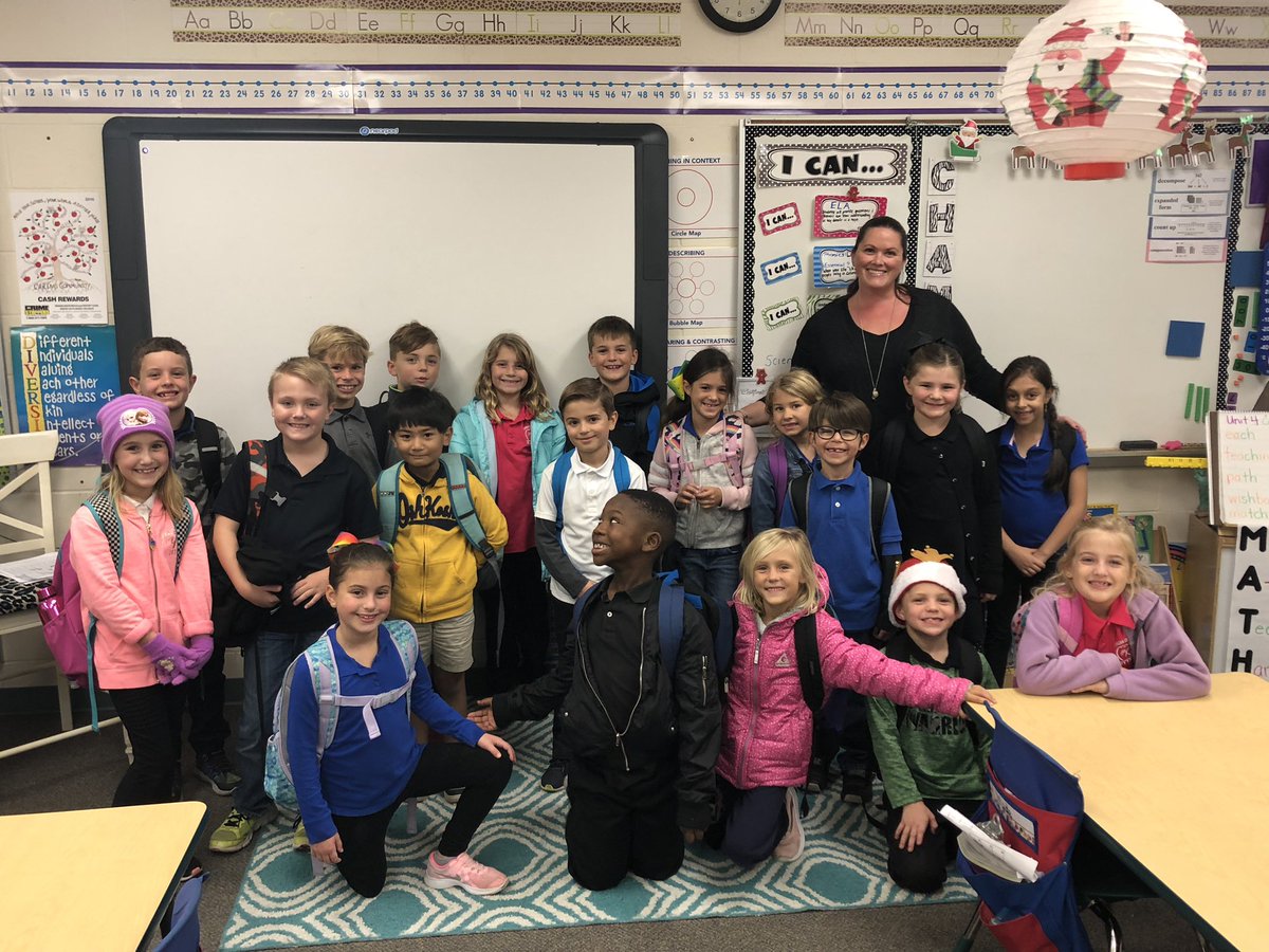 kelleymarkland's tweet photo. 2 years of school was completed today! My last class with my kiddos. I am beyond excited,grateful, and emotional! I couldnโt have asked for a better class,school,and directing teacher!Thank you @sofiawalk79 , @cypresscreekvcs , & @bronson_adrian . #Fa18Interns https://t.co/fxishNcoiT