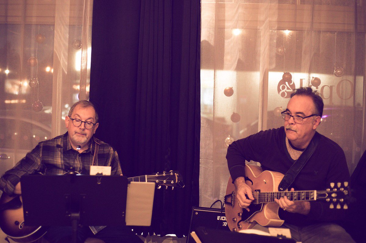 We’re getting in the #HolidaySpirit with live music! We love having local musicians fill Opal 28 with the sounds of the season ✨