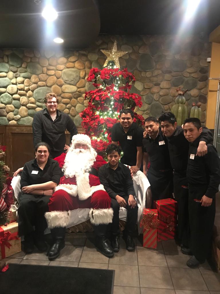 Emilianospgh's tweet photo. Here's our #Santa schedule for the week! 👉🏾 #Cranberry - Thursday, December 13th from 6-8PM, #McCandless - Friday, December 14th from 6-8PM, #Southside - Saturday, December 15th from 2-4PM. Stop by to enjoy some time with the big guy himself and some delicious food! https://t.co/w6KED2BiJ7