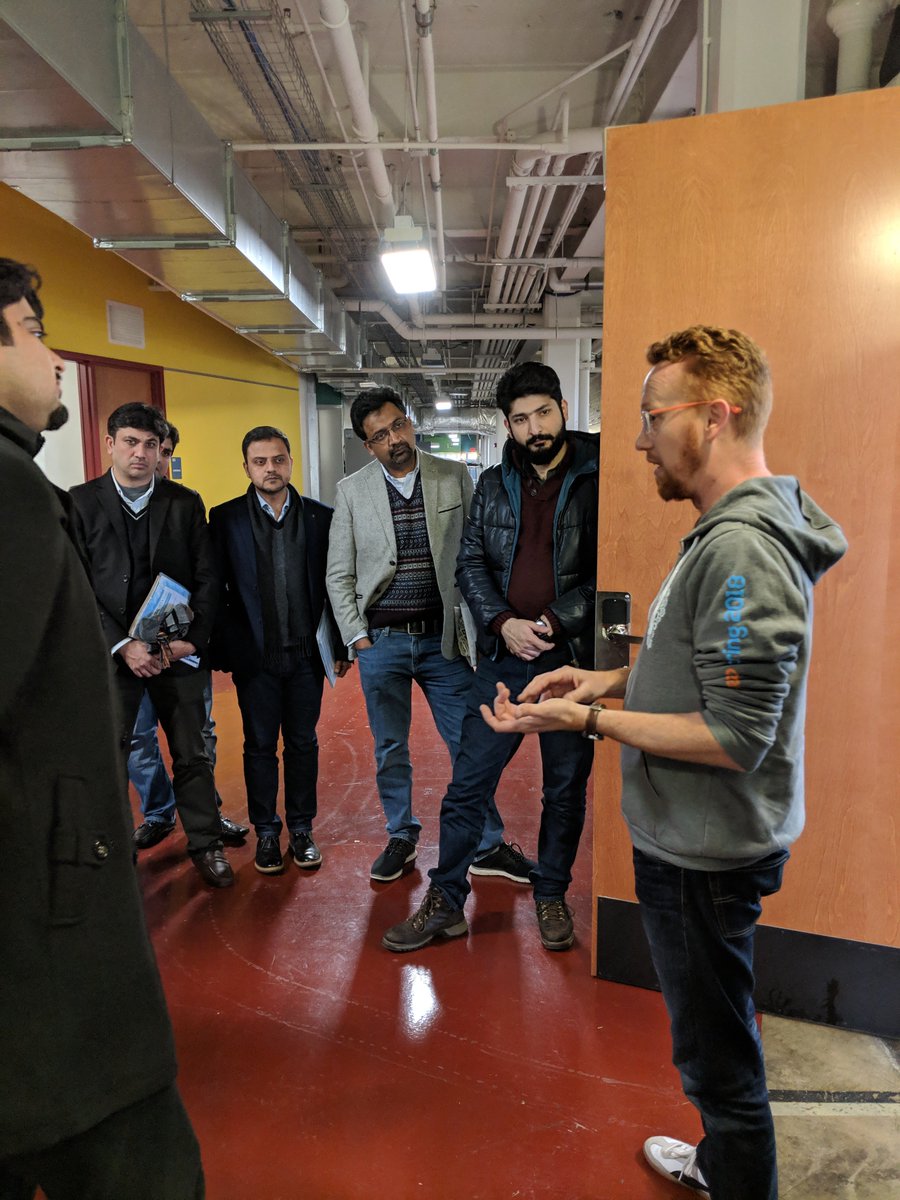 Gave my first tour of @Bounce_Hub to a group of entrepreneurs, academics, government, and incubator organizers from Pakistan with @globaltiesakron . Thank you, @Bezlio @Timocco and Onco Solutions for letting us drop in. They loved hearing about the great things happening in Akron