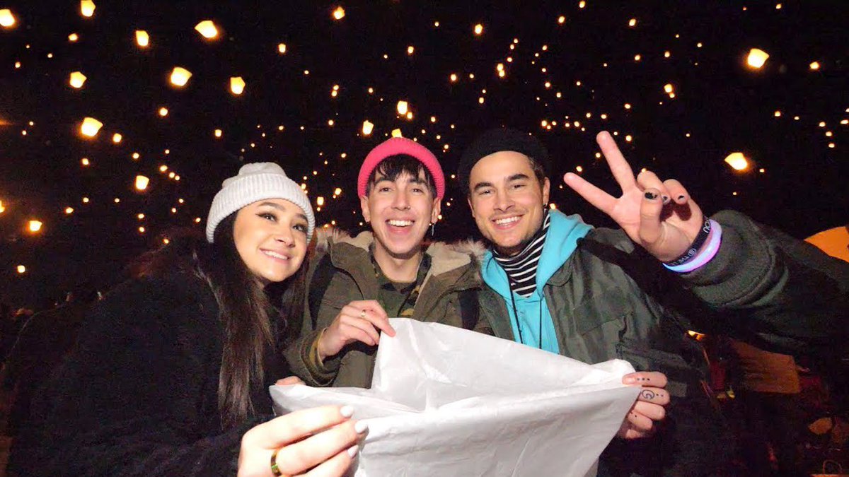 ItsBobbyMares's tweet photo. Choosing a few ppl who RT this to follow/DM!! Enjoy Vlogmas!! 🎅🏻🎄

THIS NIGHT CHANGED OUR LIVES!! (MAGICAL)
https://t.co/eDB959n6pN https://t.co/H2dMaY08XP