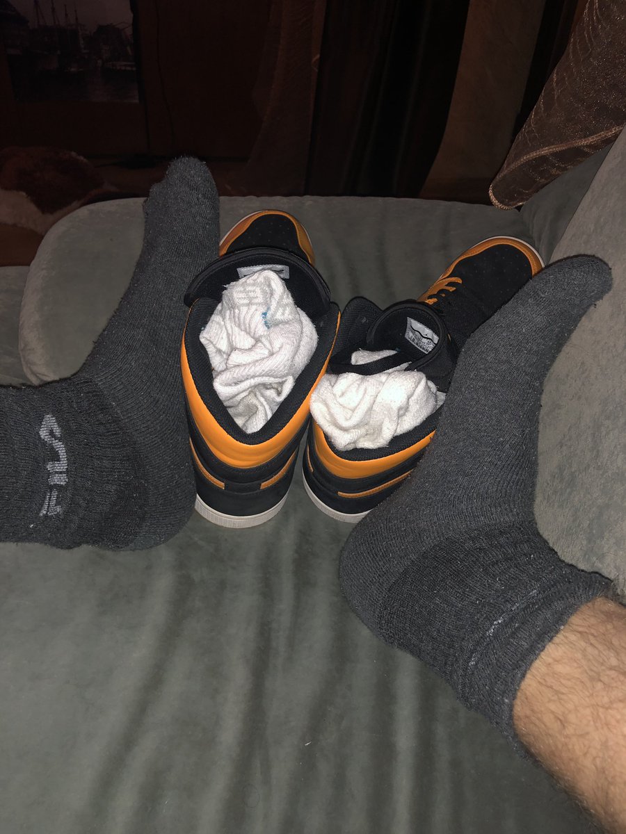 sportkit39's tweet photo. Grey or white? 3 days socks - the best for my slaves . #alfamaster #cashslave #findom #finsub #cashfaggot #cashmaster #financialdomination #gaydrain #gayfootfetish #gaysocks #gaysneakers https://t.co/Odmhv2xqS8