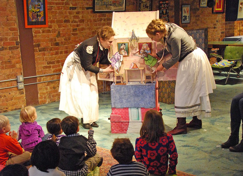 Writer_Hillary's tweet image. We LOVED The Beatrix Potter Holiday Tea Party at @ChiChildTheatre! Fun - and great cookies - for all. @ChicagoParent bit.ly/2BagHkQ #holidaytea #pinkiesup #peterrabbit