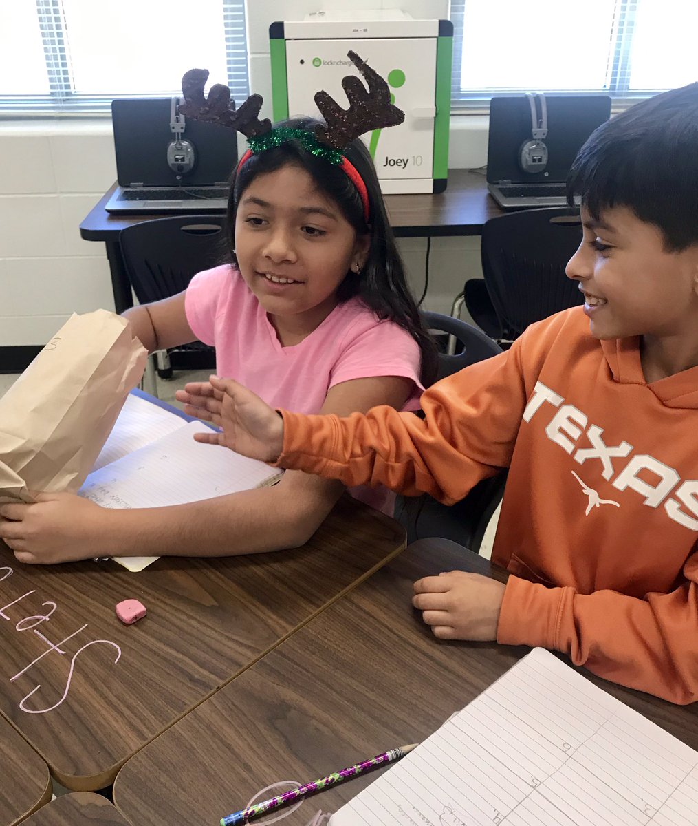 MrsKill3rd's tweet image. Mystery bag activity to practice describing different physical properties! #ThirdGradeScience #MoraLegacy