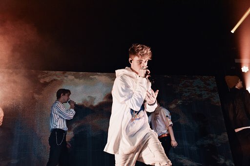 KISS107's tweet image. Check out some pics from #KISSMAS2018 right now!

➡️ kisscincinnati.iheart.com/content/2018-1… ⬅️

📸: @alifitzgeraldd

@whydontwemusic
@jonahmarais
@seaveydaniel
@jackaverymusic
@imzachherron
@corbynbesson