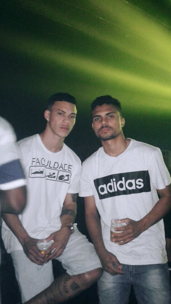 luannn96's tweet photo. Não sei nem o que escrever porque eu nunca pensei que ia ficar sem vc irmão ... mais vc se foi !! era sempre nós dois juntos em tudo !!! Irmão , obrigado por esses 22 anos juntos , foi uma honra ser seu amigo e irmão de leite rs ! te amo irmão , até a eternidade ❤️❤️😭😭😭 https://t.co/qbE3l65VKr
