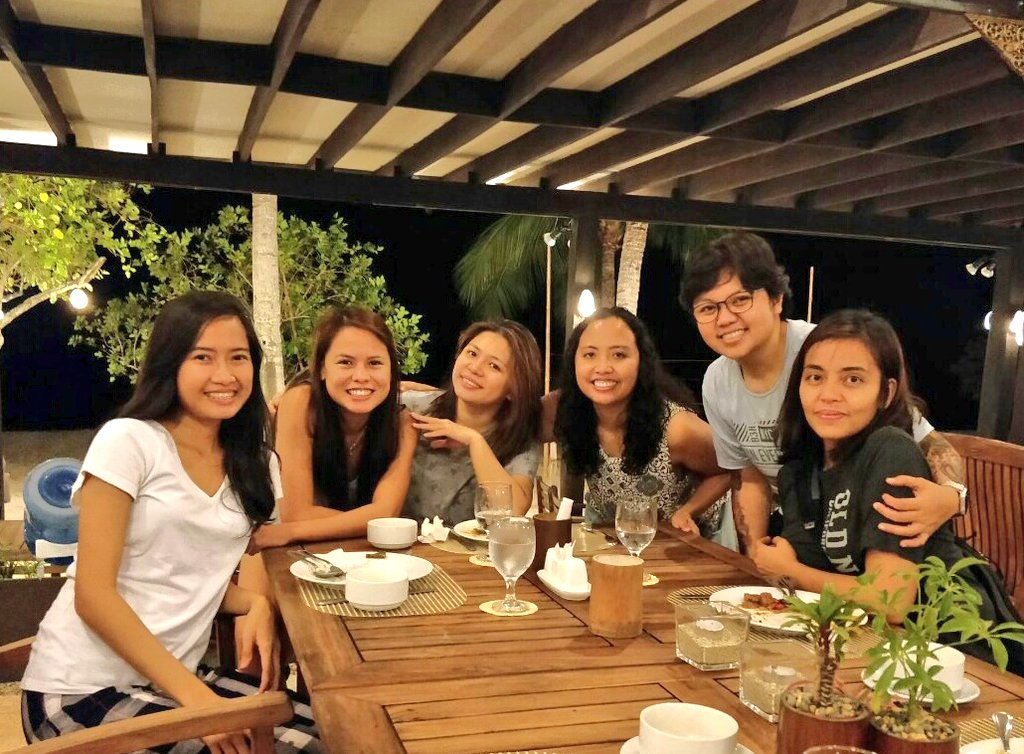 BLGprincess's tweet photo. @WWCodeManila @cathylodestar1 @narzdavid Really love hanging out with these ladies.. After a year - #TeamWitty goes to Batangas!!! 😊🌊 https://t.co/iVK8tHJLMW