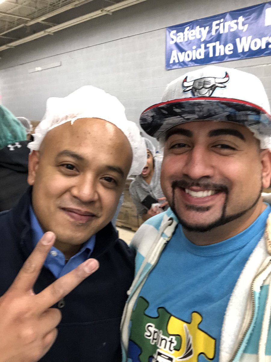 MSM_Connect's tweet photo. #TeamMSM wants to give a huge shoutout to @sprint employee @CLSprintCalica for being an honorary member of @MSM_Connect tonight! Thank you 🙏 for helping us @fmsc_org #MSMCares #thankful @Sprint4Midwest @Sprint4Chi @ChannelIlwi @CherylKeeler8 @TimMiller44 @ATeamMrT @jimmills22 https://t.co/h20NgdO239