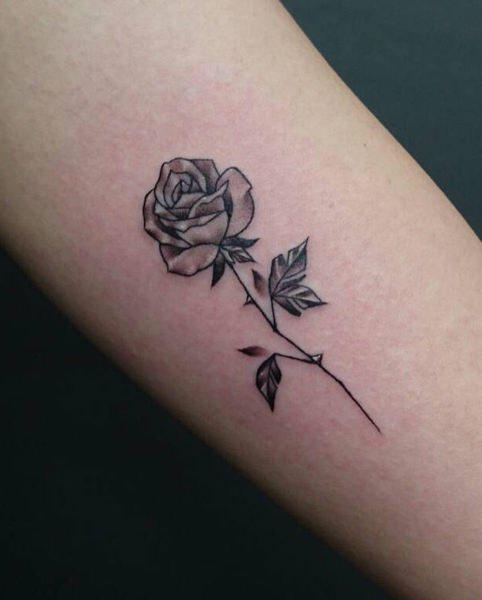 Bif Tattoo ワンポイント 薔薇のタトゥー Chehontattoo 彫ったばかりは赤みや腫れが出ますが すぐにおちつきます 小さなものはご連絡頂けましたらすぐに対応できることもありますので まずはご相談からどうぞ ご連絡おまちしております 札幌