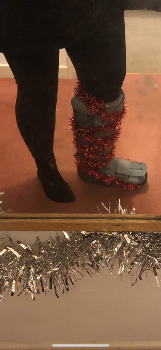 sparklestarkate's tweet photo. Kate’s festive foot #bootcast #brokenfoot #sparklesmakeeverythingbetter https://t.co/9fL7ecfBSs