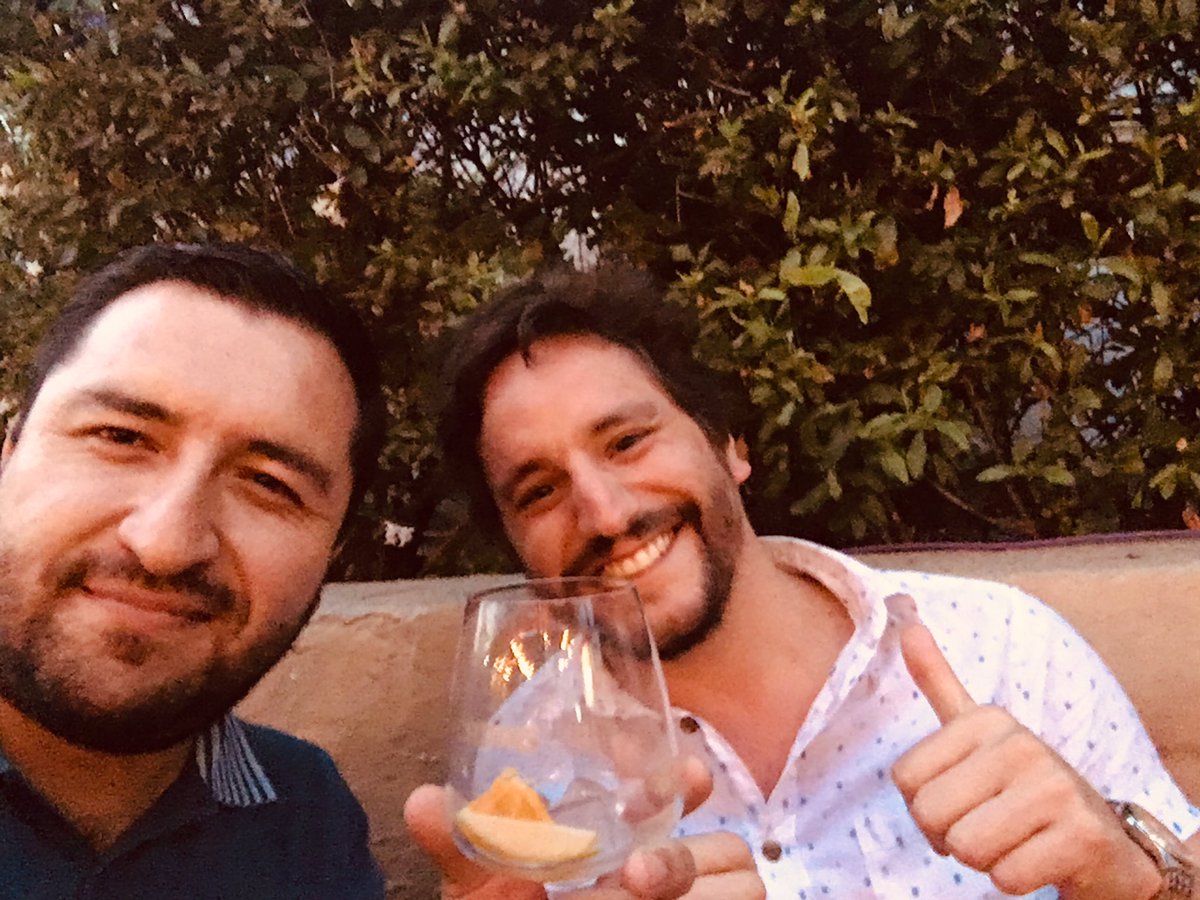 DonCalamardito's tweet photo. #ChivasTalks disfrutando de un buen whisky y buena charla sobre el Fútbol. @ManuelDTP @Chivas https://t.co/OHyA9BvcGj