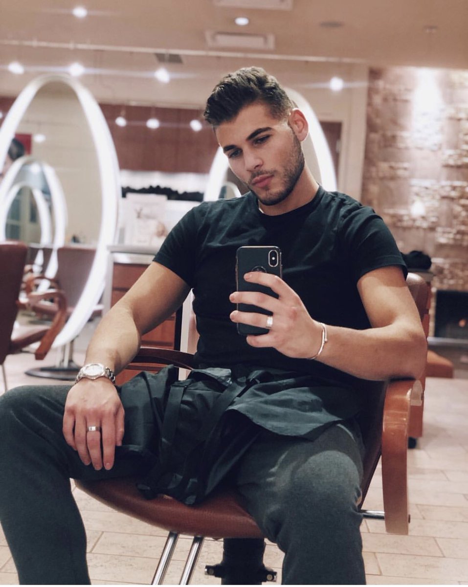 Ahmed_abu1's tweet photo. On Arab time so i’m not late🤙🏻 #MiddleEasternsBreakTheInternet https://t.co/W0j2HXOBGw