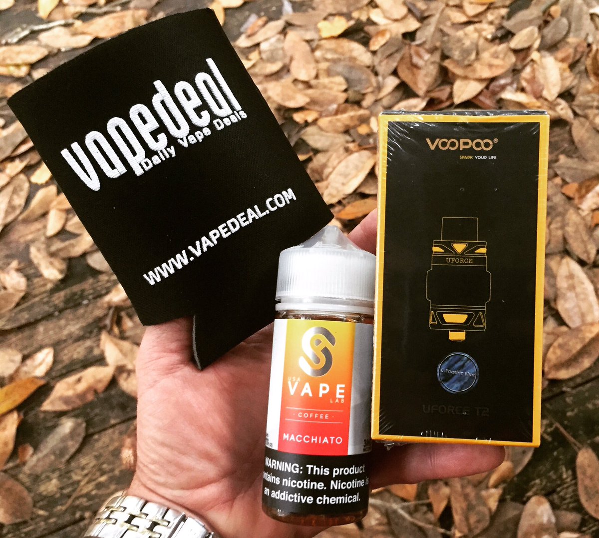 Drraggonman's tweet photo. Finally received the last of my Black Friday vape orders. USPS took their time getting it here! Big shoutout to @vapedealcom for their great customer service being so helpful. 😁💙✌🏼
#vapefam #vapelife #vapenation #usavapelab #vapeflavor #vapelove #adultslikeflavors #juiceme https://t.co/162FgjlOUr