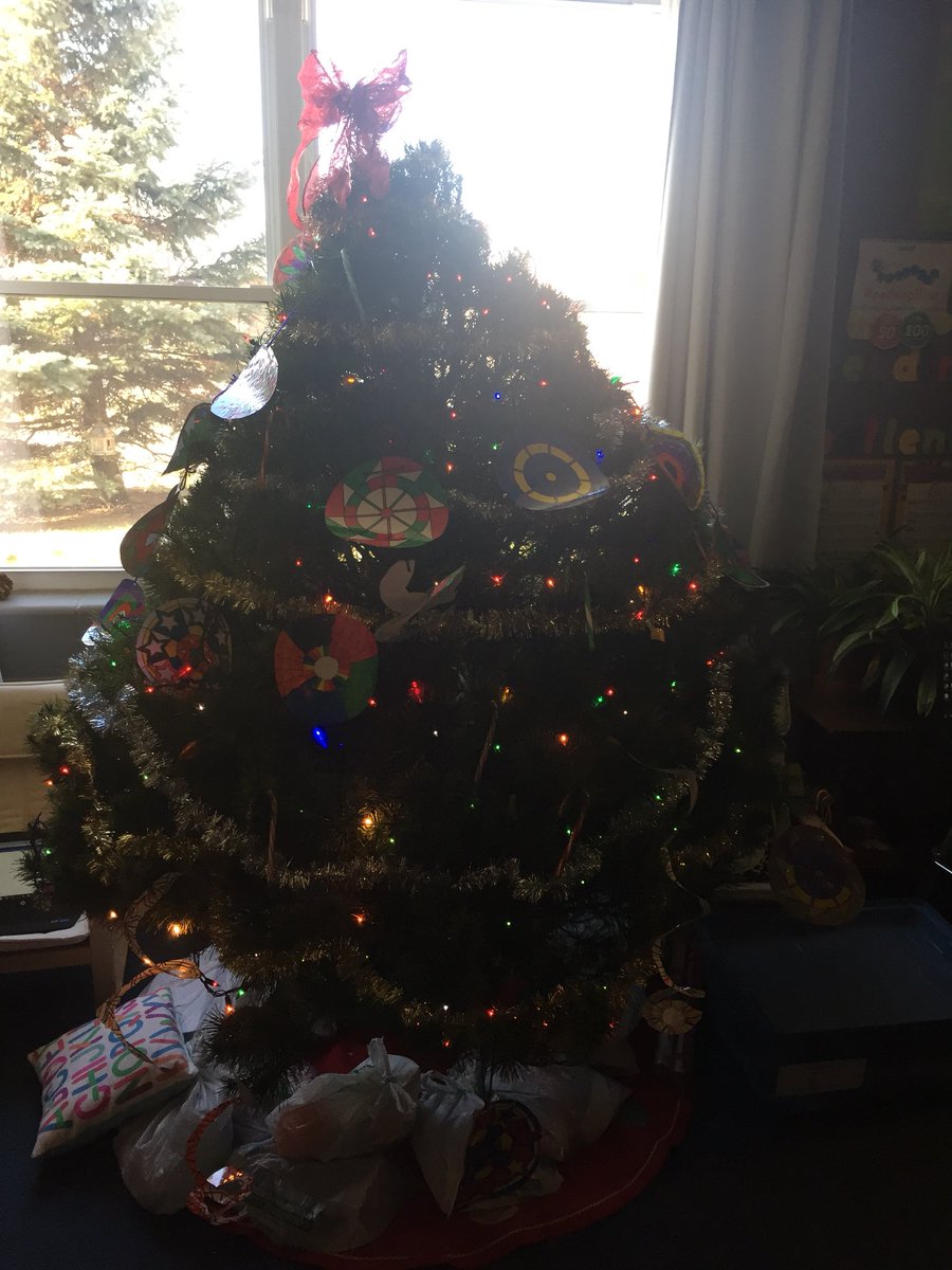 NENprincipal's tweet photo. Enjoying our live Christmas Tree! #freshpine #ohmyneedles https://t.co/V811f2D3Vf