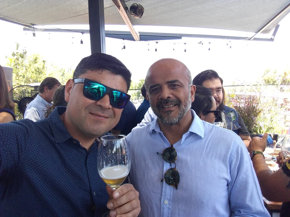 Hoy como cada año ,presentes en lanzamiento se <a href="/GuiadelaCerveza/">Guía de la Cerveza</a> !!
Con los mejores!!!
Tremendo evento en <a href="/KrossBarCL/">KrossBar Chile</a>