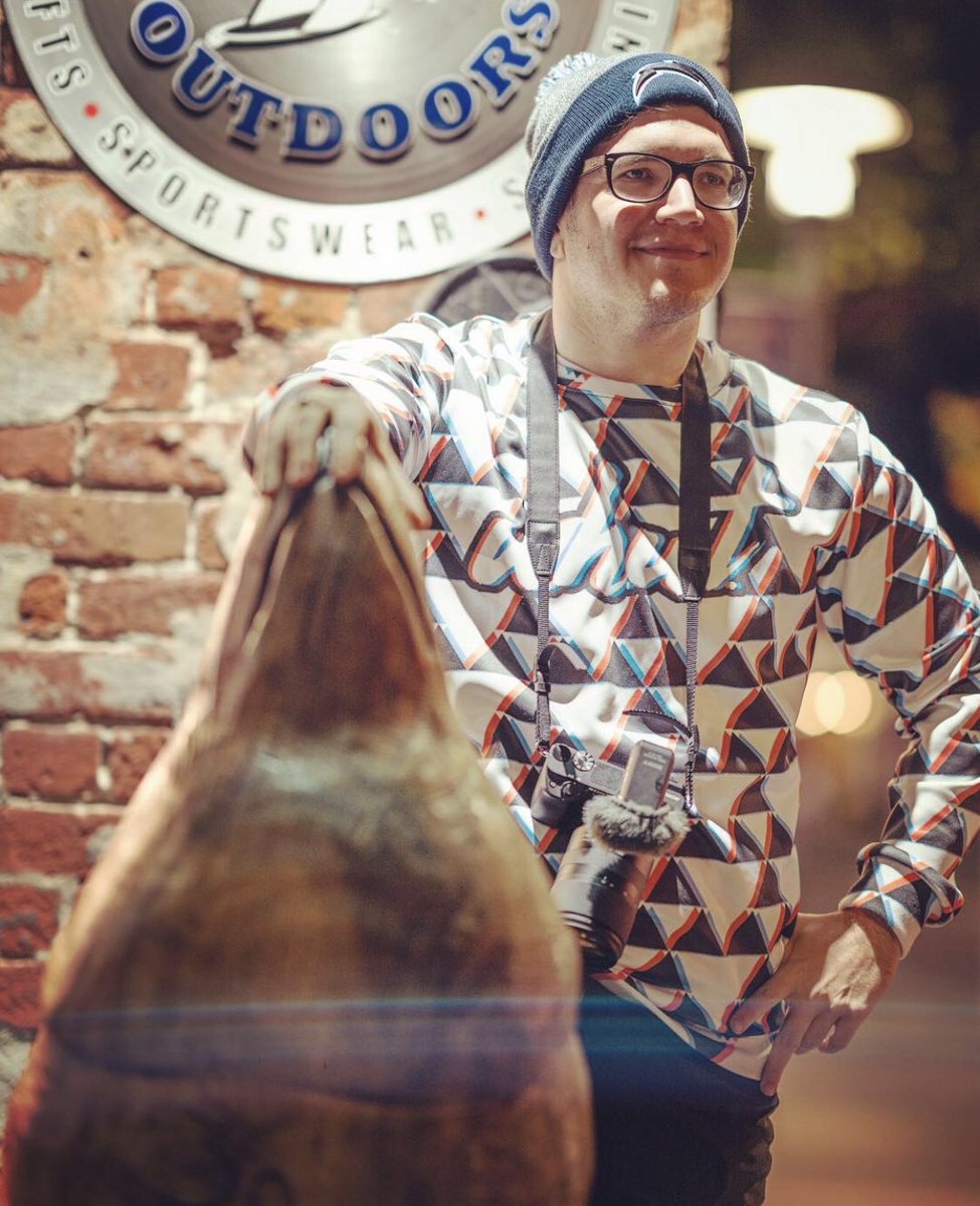 shopwhut's tweet photo. The #TriAgain crewneck sweatshirt gets the seal of approval from this wooden seal of approval in San Francisco.
Find this and more winter friendly outerwear at https://t.co/4j3hfInmsQ! https://t.co/Yxg4aX1Rtt