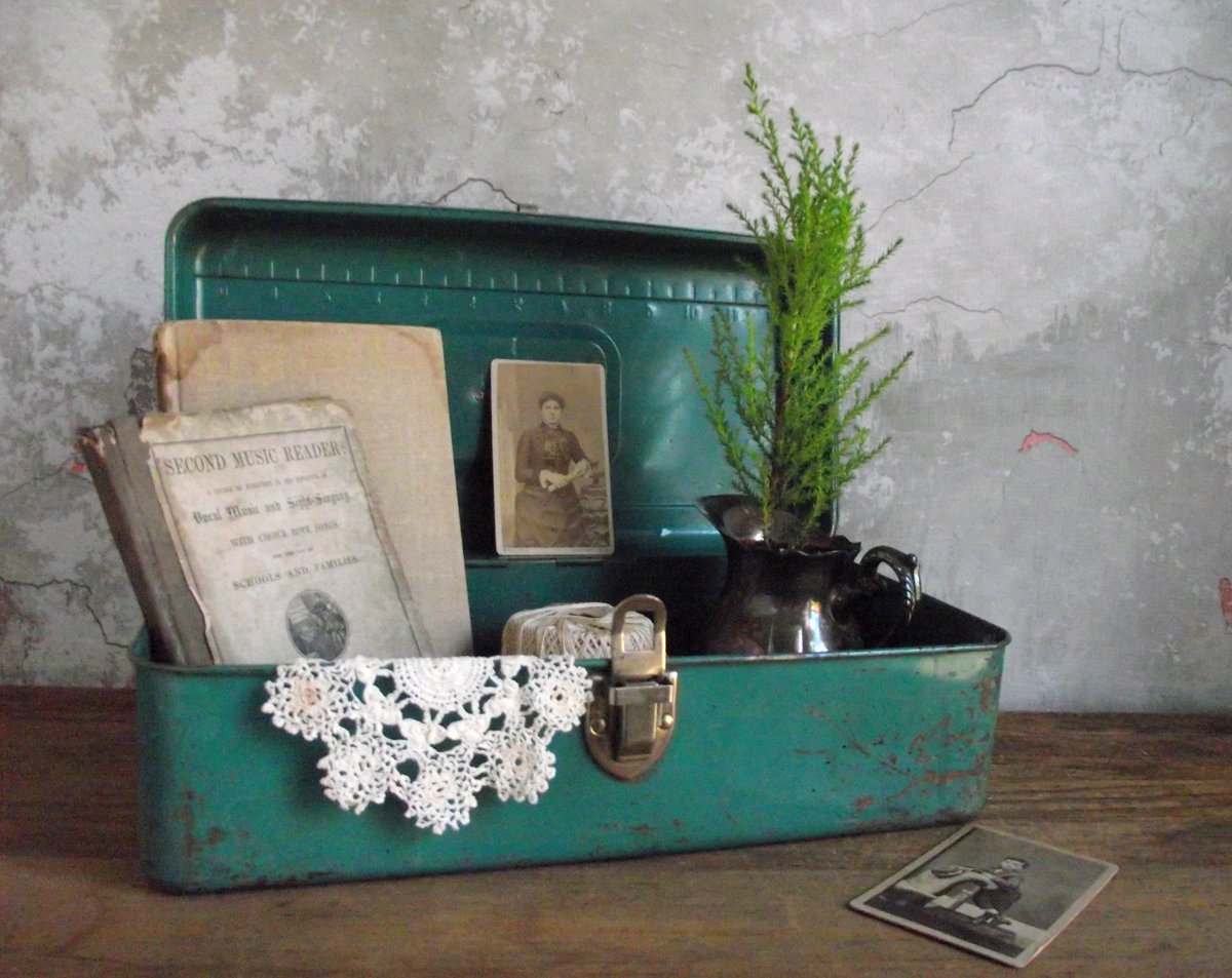 gazaboovintage's tweet photo. NEW at Gazaboo! Vintage Metal Tool Box by Liberty Steel Chest in Teal Green , Industrial Utility Chest Storage Box #RusticDecor #freeshipping https://t.co/WfxSHidWHa #industrialdecor #metaltoolbox #storagebox #utilitychest #tealdecor #gazaboo #vintageandmain #industrialstorage https://t.co/suJOaP9J3s
