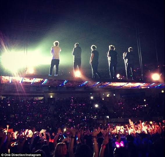 Dwimade08's tweet photo. #ComeBackOneDirection
Everyone miss you to comeback❤ https://t.co/BSQBeenkwU
