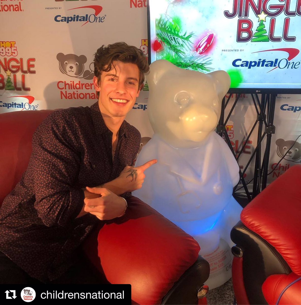 TY <a href="/ShawnMendes/">Shawn Mendes</a> for stopping by for a pic with Dr. Bear from our friends at <a href="/childrenshealth/">Children's Health</a> at #HOT995JingleBall pres. by <a href="/CapitalOne/">Capital One</a> 💕