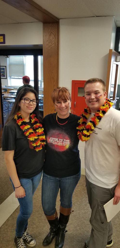 FrauBesten's tweet image. Ready to present our German program at Lundahl Middle School #D155inspire #CLSengaged #Germanisfun #Deutschmachtspass